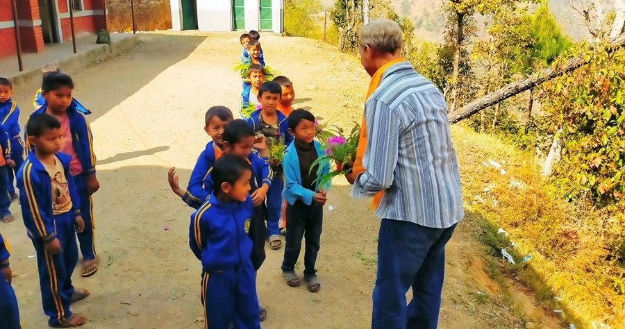 Students welcoming the guest with smiles and warm greetings
